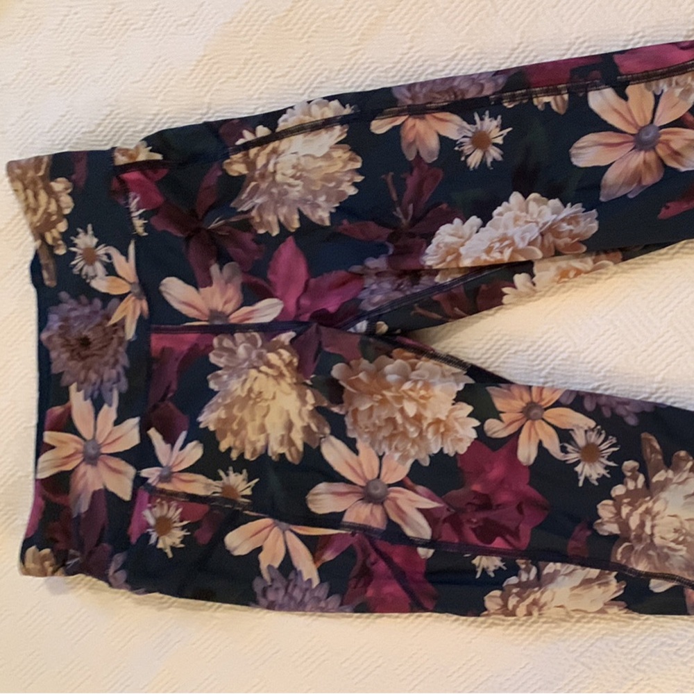 Sweaty Betty chrysanthemum leggings